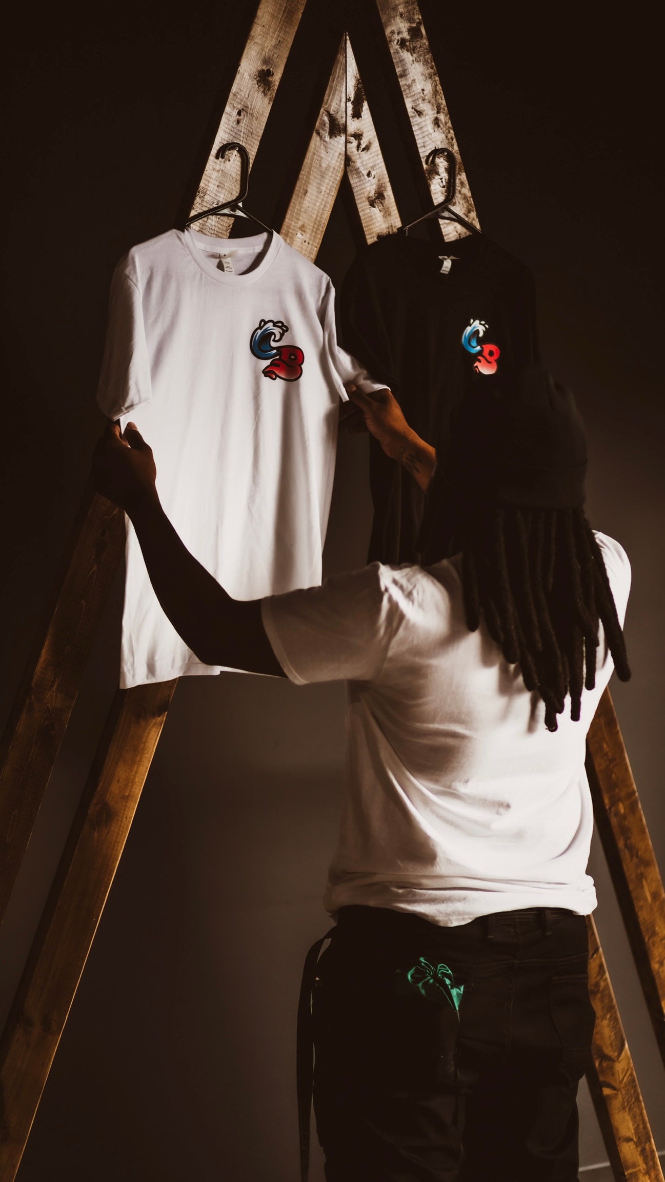 WHITE CURRNTLY BLAZIN HOUSE TEE